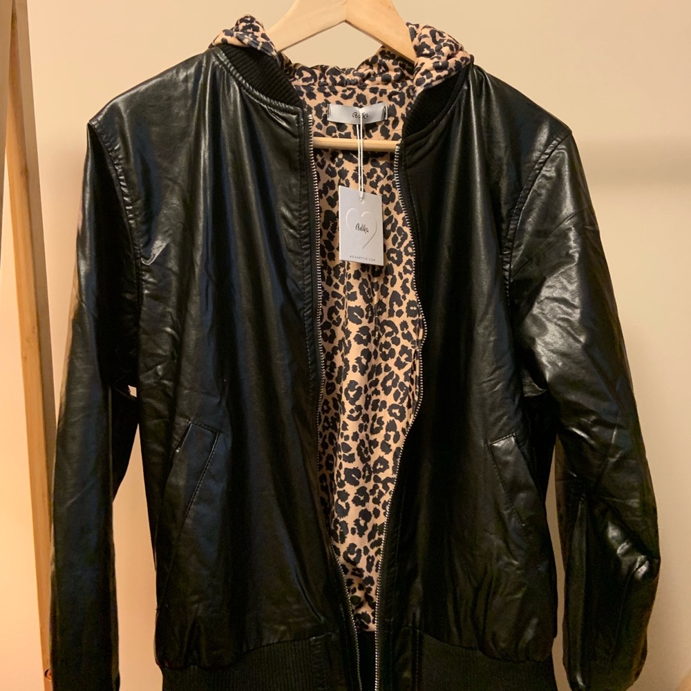 Black faux leather jacket w/ leopard print (Small)